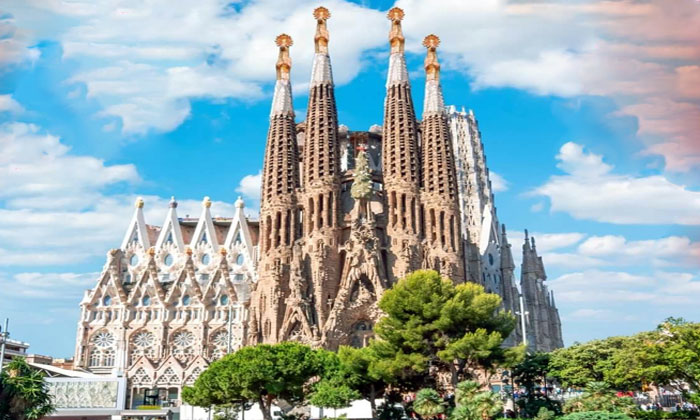 gereja sagrada familia barcelona